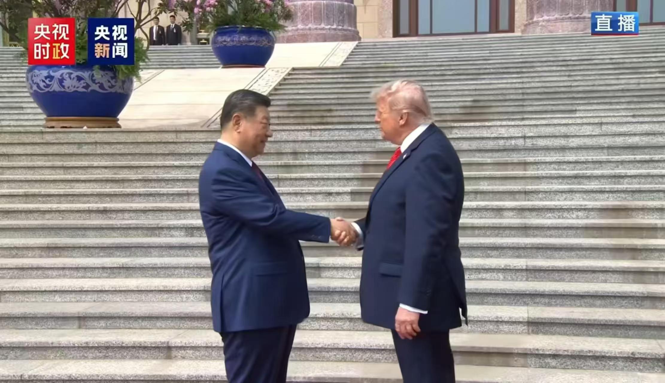 Ex-presidente Trump conclui visita histórica à China e promete superar o “déficit de confiança” entre Pequim e Washington